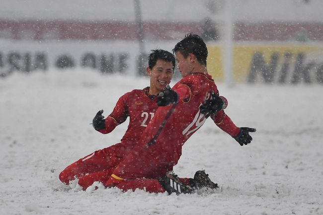 女生搞鸡的视频